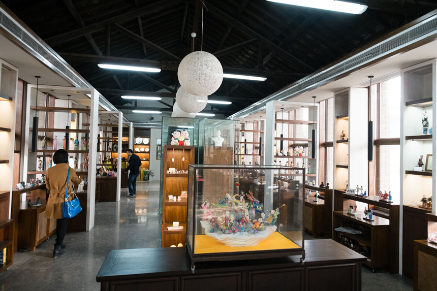 Recent art works on display at the shop at the Huishan Clay-figurine Workshop in Wuxi, Jiangsu Province, on Nov. 23, 2013. Clay figurines in this area have a long history. The region is famous for its fine craftsmanship. In 2006 it was included in the national intangible cultural heritage list, although it has been difficult to find talent in recent years. [Translated by Li Jingrong. Photo/Xinhua]