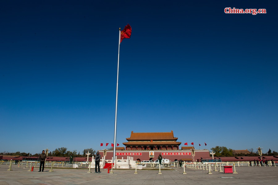 A strong cold snap that swept north China on Wednesday has brought down Beijing&apos;s temperature to below freezing point, sending the city into the depth of winter. The strong wind has completely dispersed the smog that used to hover above the Chinese capital. [Photo by Chen Boyuan / China.org.cn]