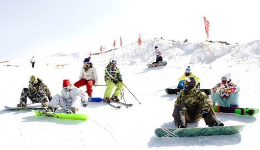 People have fun in a ski resort in Zhangjiakou, Hebei Province [File Photo]