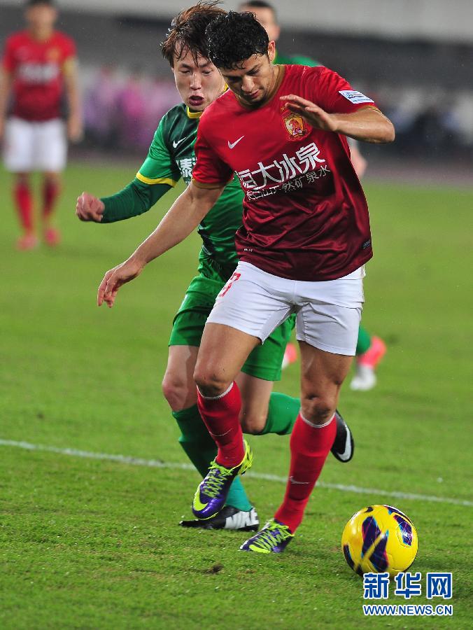 Guangzhou Evergrande booked their place in the final of the 2013 CFA Cup on Wednesday evening as a 6-3 victory over Beijing Guoan completed a comprehensive 7-3 aggregate win in the semi-final clash.