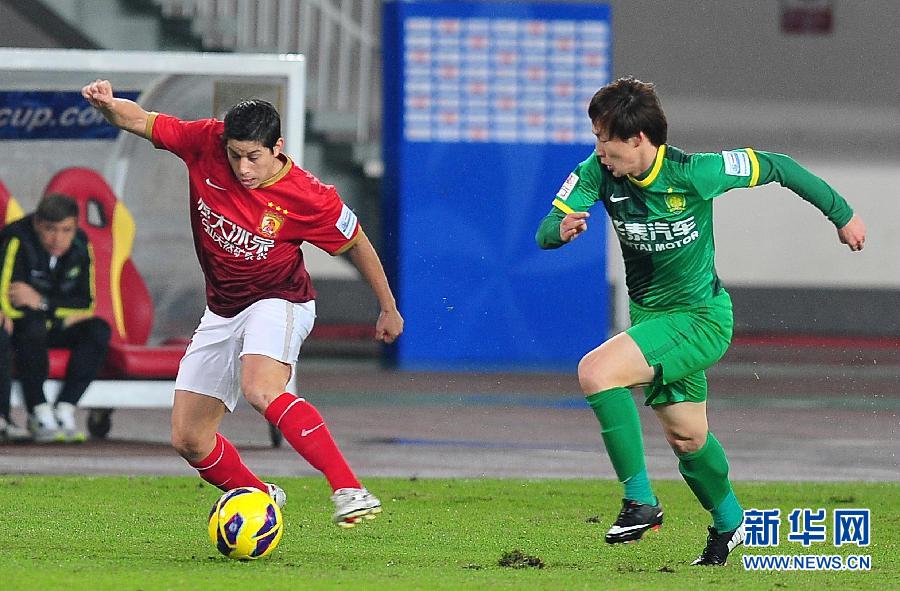 Guangzhou Evergrande booked their place in the final of the 2013 CFA Cup on Wednesday evening as a 6-3 victory over Beijing Guoan completed a comprehensive 7-3 aggregate win in the semi-final clash.