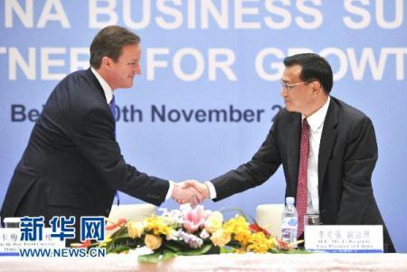 British Prime Minister David Cameron shakes hands with then Chinese vice premier Li Keqiang at the UK-China Business Summit during his maiden visit to China in November, 2010. [Xinhua photo]