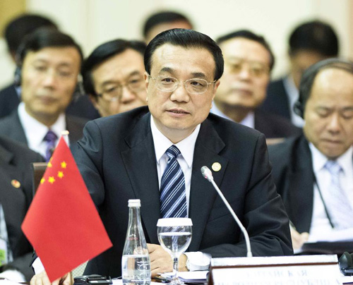 Chinese Premier Li Keqiang delivers a speech during the 12th prime ministers' meeting of the Shanghai Cooperation Organization (SCO) member states in Tashkent, capital of Uzbekistan, Nov. 29, 2013. [Xinhua photo]