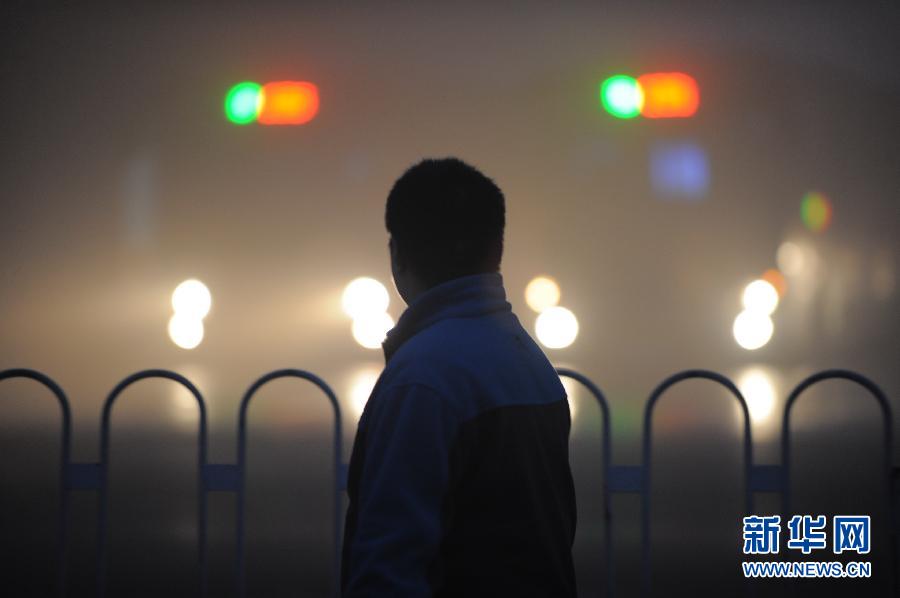 Haze continues to shroud many parts of central, eastern China on Saturday, Dec. 7, 2013. Following a yellow alert for heavy fog at 6:00 a.m. Saturday Beijing Time, the National Meteorological Center (NMC) issued an orange alert for haze four hours later. (Xinhua/Yang Xiaoyuan)