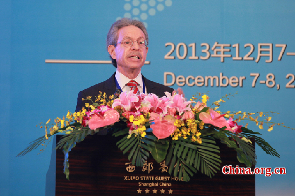 Robert Lawrence Kuhn, chairman of the Kuhn Foundation, gives a keynote speech at the opening ceremony of International Dialogue on the Chinese Dream in Shanghai on Dec.7, 2013. [China.org.cn]