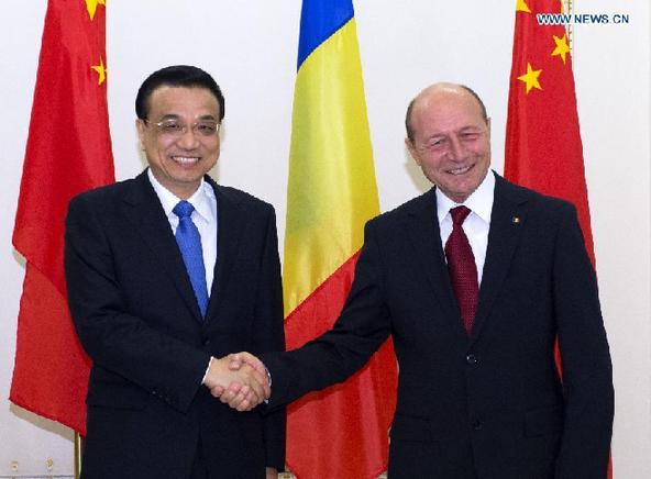 Chinese Premier Li Keqiang (L) meets with Romanian President Traian Basescu in Bucharest, Romania, Nov. 27, 2013. [Li Xueren/Xinhua] 