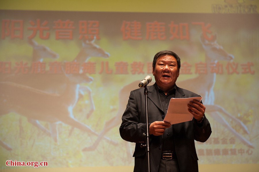 Dr. Li Yuguang, who has established his own therapy measures for children with cerebral palsy, speaks at the launching ceremony of DeerKids relief fund on Friday in Beijing. [Photo / Chen Boyuan / China.org.cn]