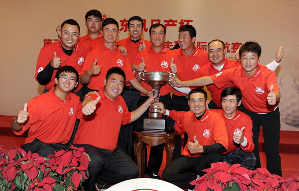 Members of Team China pose with the trophy after beating an Asia-Pacific Select Team at the 2013 Dongfeng Nissan Cup in Shenzhen, Guangdong Province, yesterday.