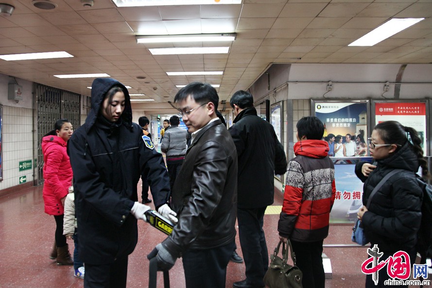 Pilot check facilities have been installed at the two stations around Tian'anmen square as part of the Beijing Municipal Government's plans to strengthen the city's subway security system, China.org.cn reported.