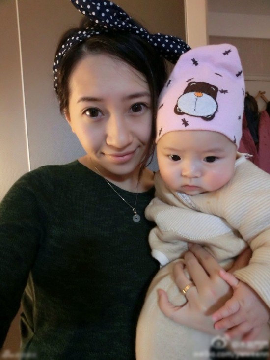 A number of prospective 'hot mums' immediately post their best pictures on Weibo, causing a true online frenzy. [Photo/Xinhua]