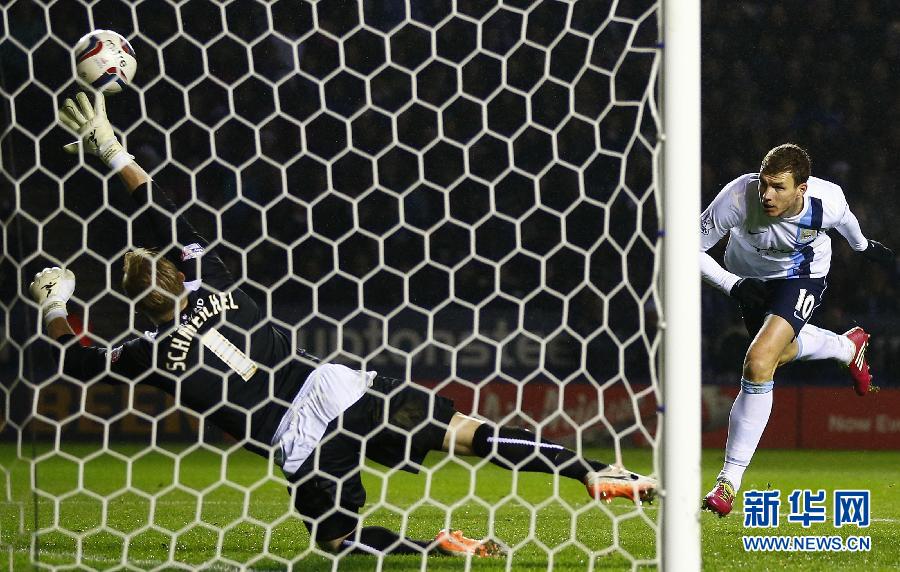 Manchester City eased into the semi-finals of the League Cup with a convincing 3-1 win over Leicester City . 