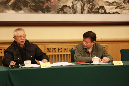 发改委农经司副司长吴晓松（左）在推进会上发言。[中国网 张露露 摄]