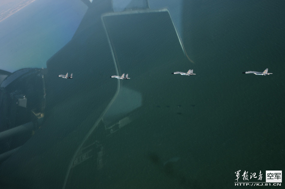 The J11B jet fighters of the People’s Liberation Army Air Force conduct an exercise on Dec.19, 2013. [File photo: kj.81.cn]