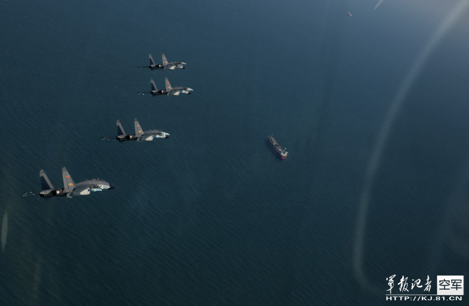 The J11B jet fighters of the People’s Liberation Army Air Force conduct an exercise on Dec.19, 2013. [File photo: kj.81.cn]