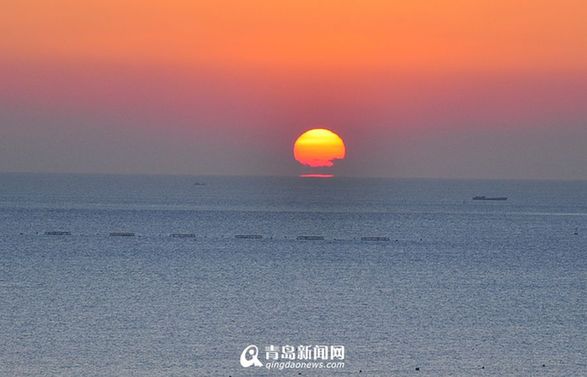 Sunrise by the seaside in Qingdao