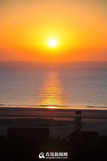 Sunrise by the seaside in Qingdao