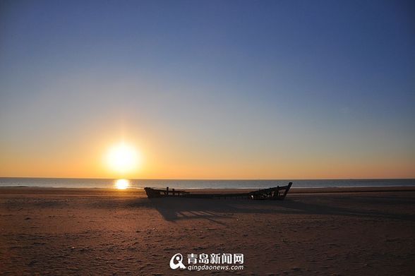 Sunrise by the seaside in Qingdao