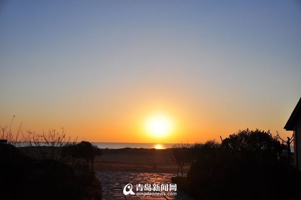 Sunrise by the seaside in Qingdao