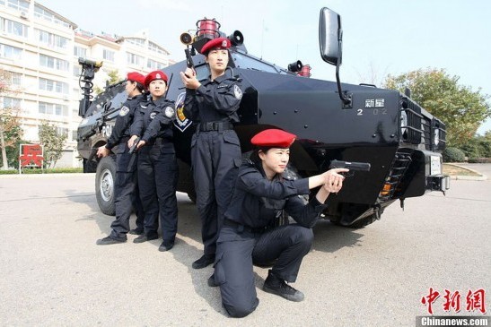 Qingdao special policewomen train