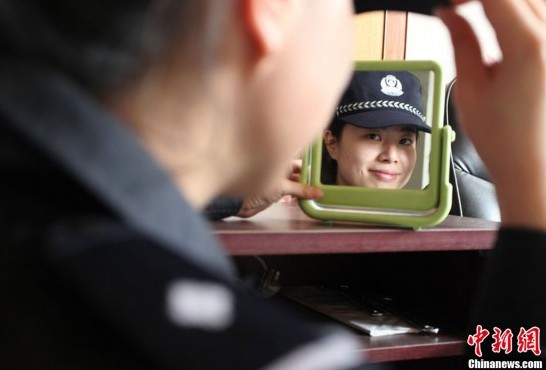 Qingdao special policewomen train