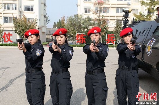 Qingdao special policewomen train