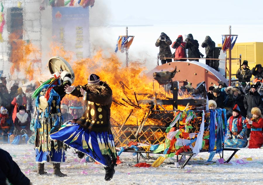 The 14th Ice and Snow Naadam festival kicks off at the Chen Barag Banner in Hunlunbuir League of the Inner Mongolia autonomous region on December 23, 2013. A ceremony worshipping fire, performance, dancing and singing along with traditional sports competitions will be held throughout the festival.[Photo/Xinhua]