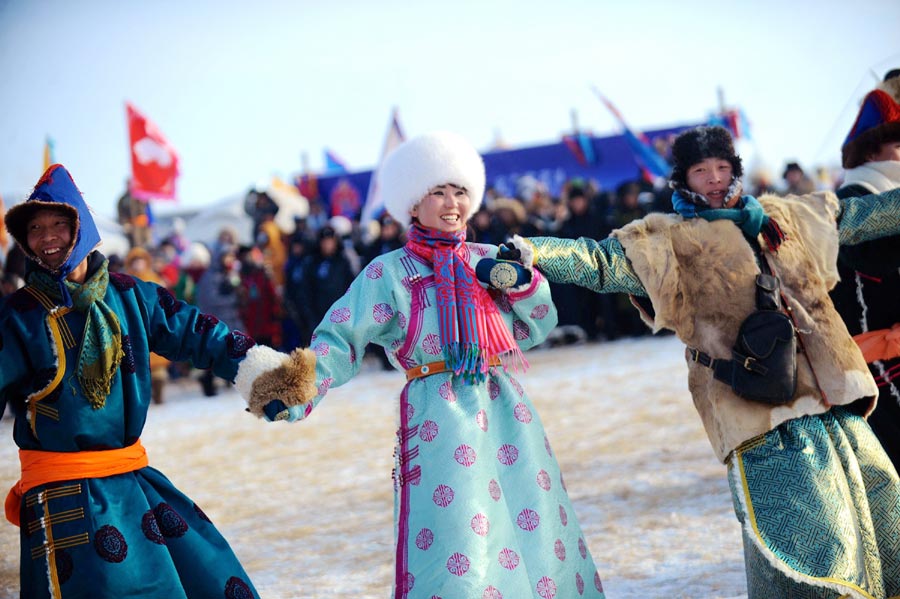 The 14th Ice and Snow Naadam festival kicks off at the Chen Barag Banner in Hunlunbuir League of the Inner Mongolia autonomous region on December 23, 2013. A ceremony worshipping fire, performance, dancing and singing along with traditional sports competitions will be held throughout the festival.[Photo/Xinhua]