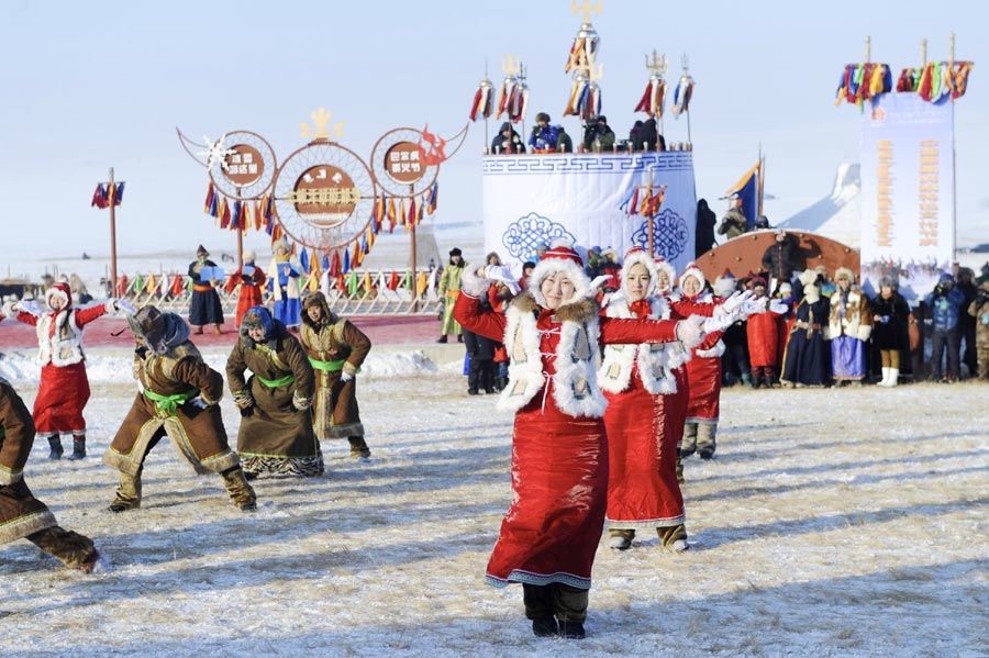 The 14th Ice and Snow Naadam festival kicks off at the Chen Barag Banner in Hunlunbuir League of the Inner Mongolia autonomous region on December 23, 2013. A ceremony worshipping fire, performance, dancing and singing along with traditional sports competitions will be held throughout the festival.[Photo/Xinhua]