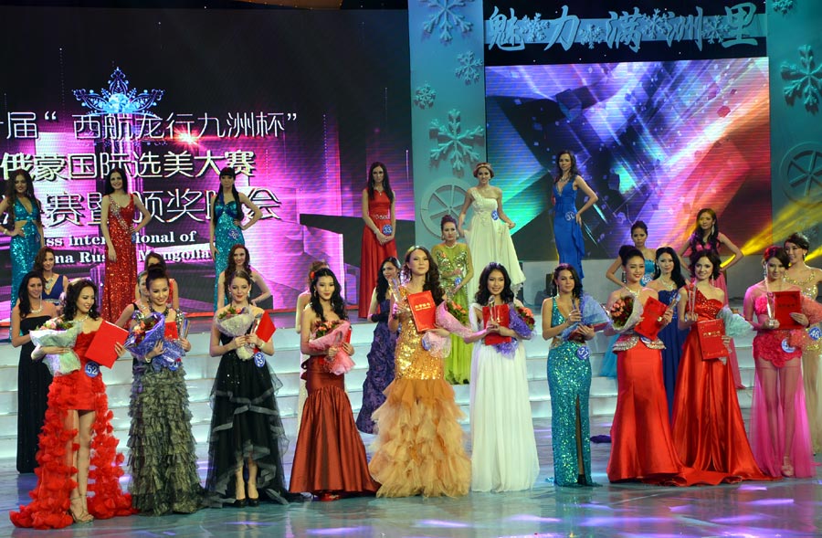 40 beauty contestants who stood out from the previous rounds competed in the final round of the international beauty competition. The beauty pageant was comprised of three categories including traditional folk costumes, swimsuit and evening wear. In the end, Butykova Tamara from Russia was crowned the champion. Pan Xiaotong and Chen Xi, both from China, finished second and third.[Photo by Bi Nan/chinadaily.com.cn]