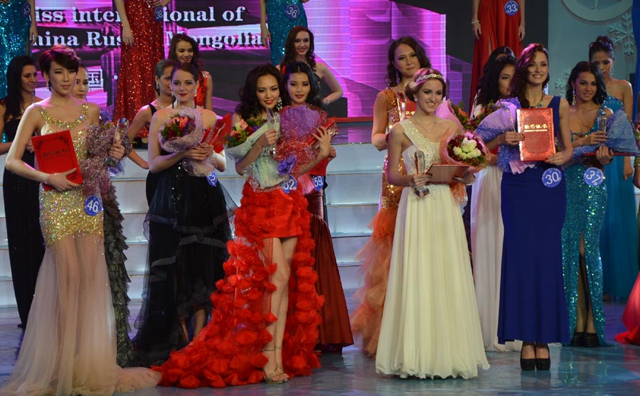 40 beauty contestants who stood out from the previous rounds competed in the final round of the international beauty competition. The beauty pageant was comprised of three categories including traditional folk costumes, swimsuit and evening wear. In the end, Butykova Tamara from Russia was crowned the champion. Pan Xiaotong and Chen Xi, both from China, finished second and third.[Photo by Bi Nan/chinadaily.com.cn]