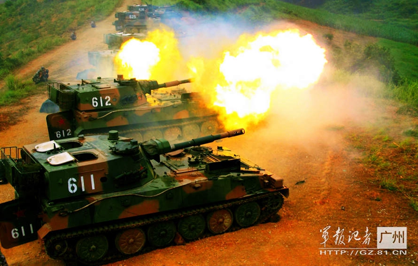 PLA Guangzhou Military Area Command conducts live-fire training. [Source: news.xinhuanet.com/photo]