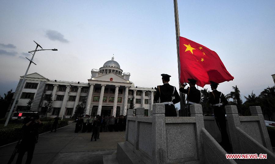 A national flag raising ceremony is held at Yongxing Island of Sansha City, south China's Hainan Province, to welcome the coming of the new year, on Jan. 1, 2014. (Xinhua/Guo Cheng)