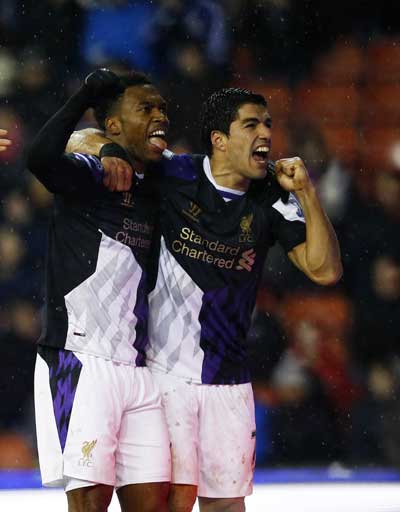 Suarez scores twice as Liverpool beats Stoke 5-3