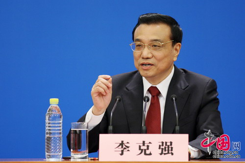 Premier Li Keqiang pledges to further streamline administration and promote transparency of government affairs to fight against corruption. [photo / China.org.cn]
