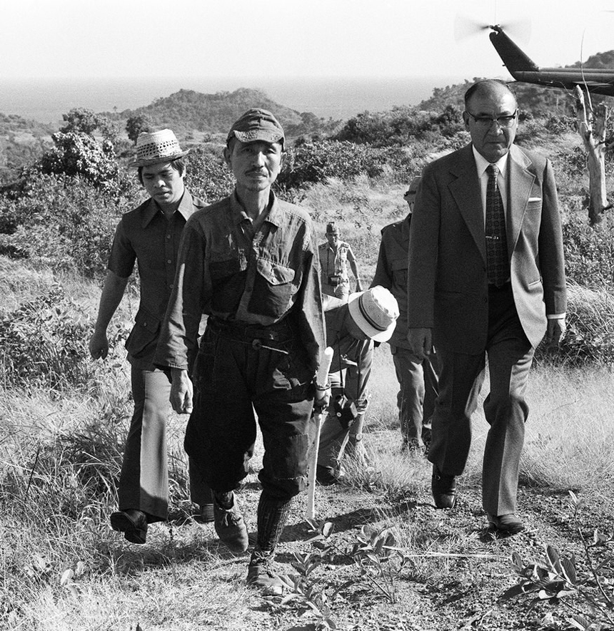 On March 9, 1974, Hiroo Onoda finds a short note left by Suzuki, saying that his former commander Taniguchi Yoshimi had arrived in the Philippines, together with a complete photo-offset copy of the withdrawal order from Japan’s military. 