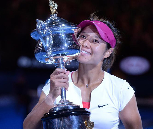 Li Na of China holds the trophy after winning her women's singles final match against Dominika Cibulkova of Slovakia at 2014 Australian Open tennis tournament in Melbourne, Australia, Jan. 25, 2014. Li Na won 2-0 to claim the title of the event. [Xinhua/Li Jundong]