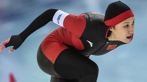 Zhang wins gold in speed skating