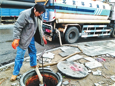 北京环卫司机全部停休 洒水作业次数翻倍