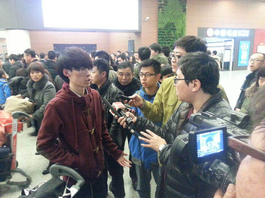 A flight bound for Shenyang in northeast China's Liaoning Province has made a successful landing after a faulty instrument forced it to delay descent on Tuesday, February 25, 2014. [Photo: sohu.com] 