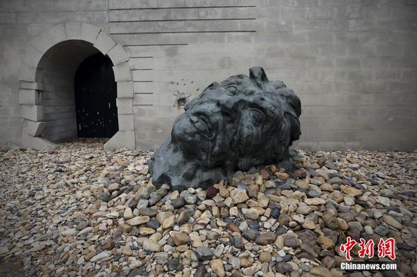 A sculpture is seen inside the memorial hall of the victims in Nanjing massacre by Japanese invaders in Nanjing, Jiangsu province on Thursday, February 27, 2014. [Photo/China News Service] 