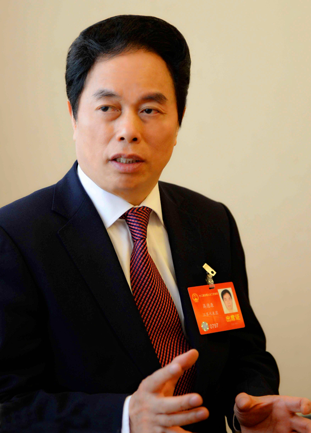Gao Dekang, chairman of Bosideng Group and an NPC delegate, has said economic development should no longer come at the expense of the environment.