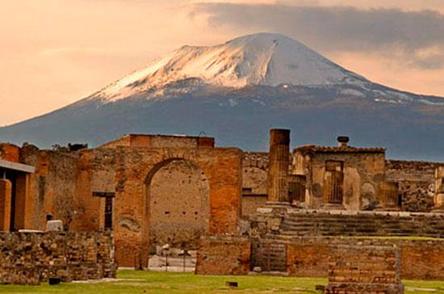 Italy has approved urgent work in the ancient city of Pompeii to repair walls, which collapsed after heavy rain, and authorized spending two million euro on maintenance. 