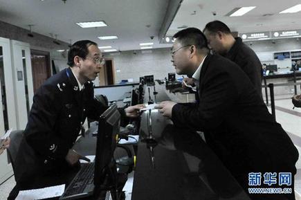 Beijing Police are expediting passport procedures for the relatives of missing flight passengers.