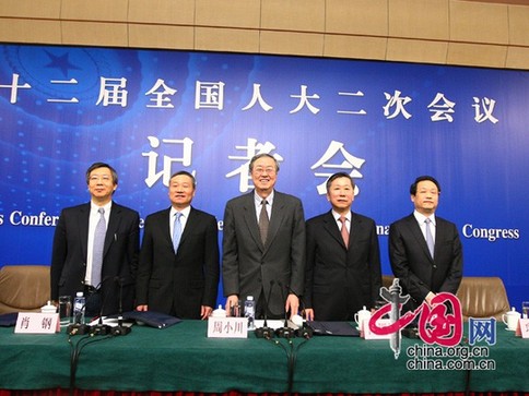 The Governor of the People's Bank of China, Zhou Xiaochuan (C), and the heads of China's financial regulatory commissions met the press to answer questions on the country's financial development on March 11, 2014. 