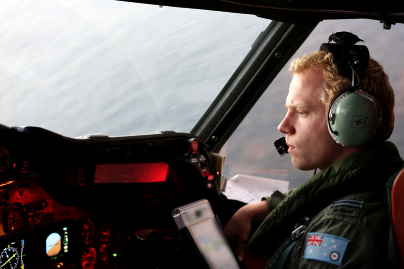 An RAAF pilot flies an AP-3C Orion over the Indian Ocean, March 19. [Photo/Department of Defence of Australia] 