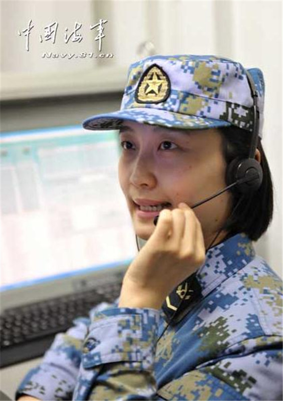 A trainee, responsible for telephone traffic, takes a call aboard Liaoning. [Photo/navy.81.cn]