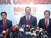 Malaysian Transport Minister Hishammuddin Hussein briefed the press on the possible debris to the southwest of Australia. [Chinanews.com]