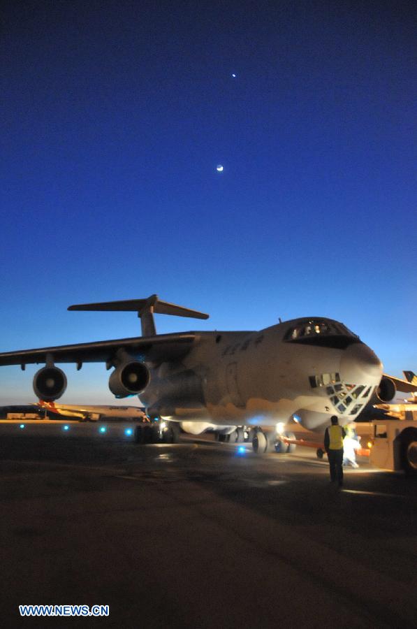 Chinese Air Force IL-76 transport plane prepares to search for Malaysia Airlines flight MH370 at the International Airport of Perth in Australia, March 28, 2014. 