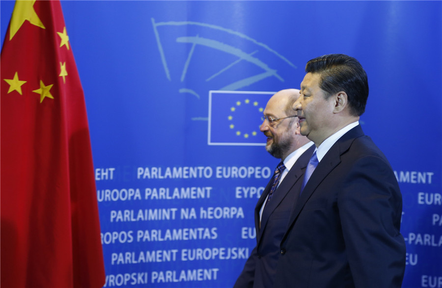 European Parliament President Martin Schulz (L) welcomes Chinese President Xi Jinping at the European Parliament in Brussels March 31, 2014. [Photo/China Daily via agencies] 