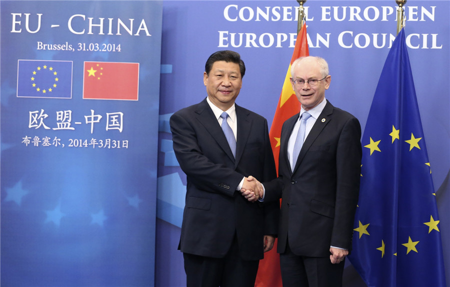 Chinese President Xi Jinping (L) shakes hands with European Council President Herman Van Rompuy as they pose ahead of a meeting at the EU Council in Brussels March 31, 2014. [Photo/China Daily via agencies] 